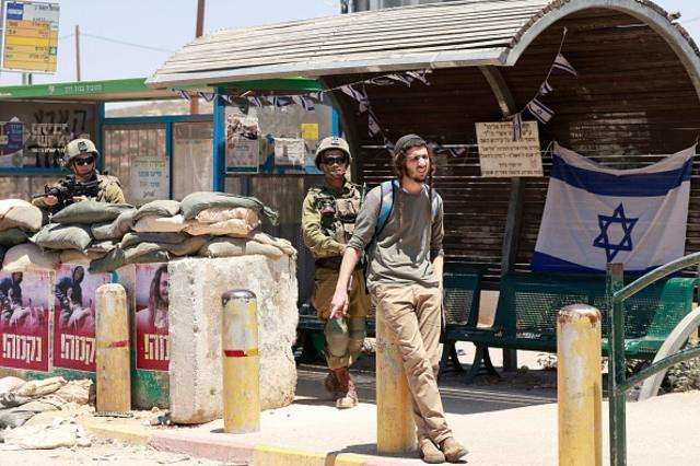Армейский блок-пост в поселении на Западном берегу
