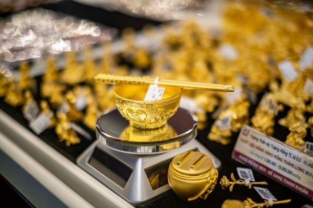 Cửa tiệm vàng Việt Nam