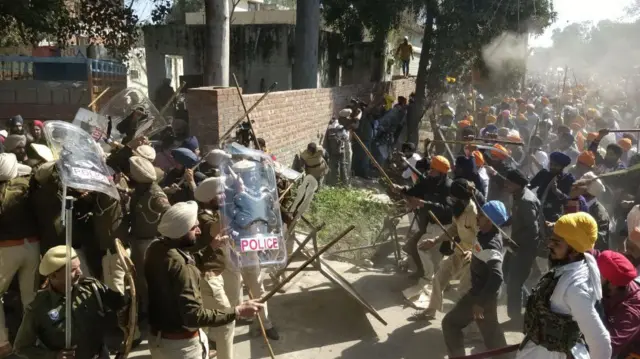 আজনালা থানায় হামলা চালাচ্ছেন অমৃতপালের অনুগামীরা