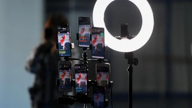 Online dancing courses are being conducted through livestreaming on March 11, 2020 in Kunming, Yunnan Province of China