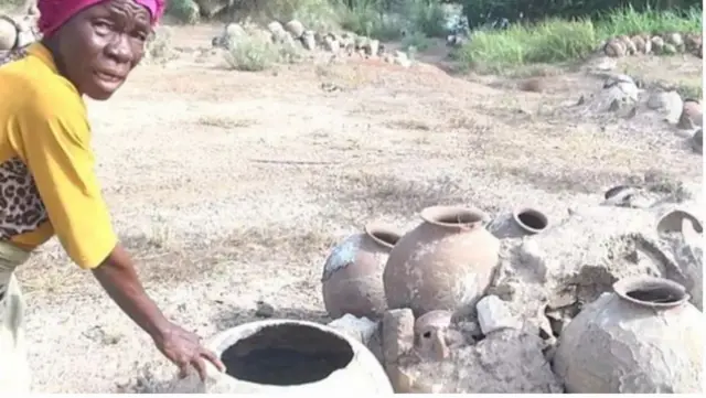 Nwaanyị na ite mmiri