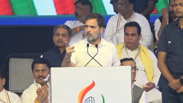 कांग्रेस की नागपुर रैली को संबोधित करते राहुल गांधी