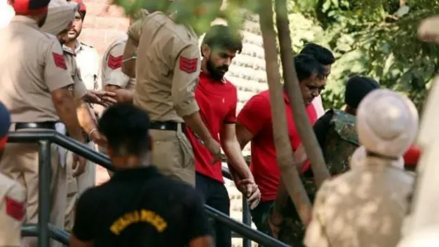 लॉरेन्सने 2011 मध्ये डीएव्ही कॉलेज चंदीगडमध्ये प्रवेश घेतला जिथे त्याने विद्यार्थी राजकारणाची सुरुवात केली.