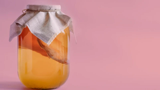 Kombucha adalah salah satu produk makanan fermentasi 
