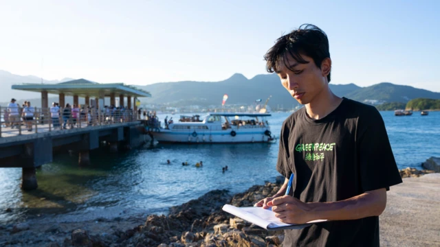 绿色和平项目主任夏淳权于十一黄金周首天（10月1日）前往地质公园桥咀实地视察和统计人流。