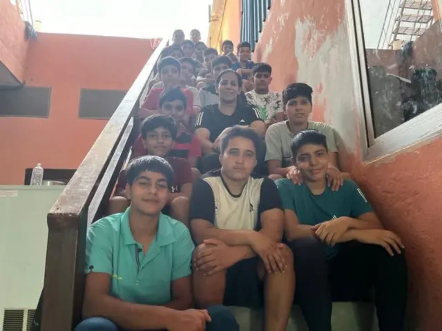 કોચ સીમા સાથે યુદ્ધવીર અખાડાનાં પહેલવાનો