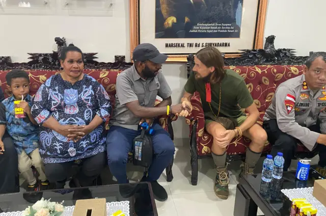 Philip Mark Mehrtens bebas.