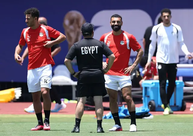 L'Égyptien Mohamed Salah (n° 10) lors de la séance d'entraînement précédant le match des seizièmes de finale de la Coupe du Monde de la FIFA 2026 entre l'Australie et l'Égypte, le 2 juillet 2026 à Dallas (Texas).