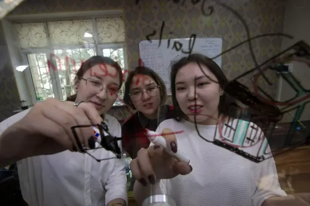 Кызжибек Батырканова командасы менен