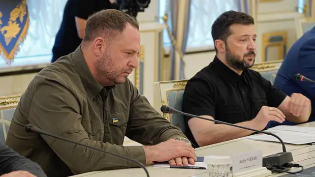 Єрмак і Зеленський сидять а столом