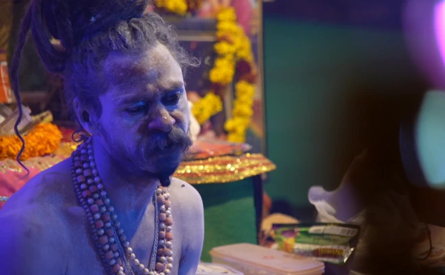 खरं तर या साधूंच्या हातात ही शस्त्र नेमकी कधी आली, याचा ठोस उल्लेख इतिहासात सापडत नाही.