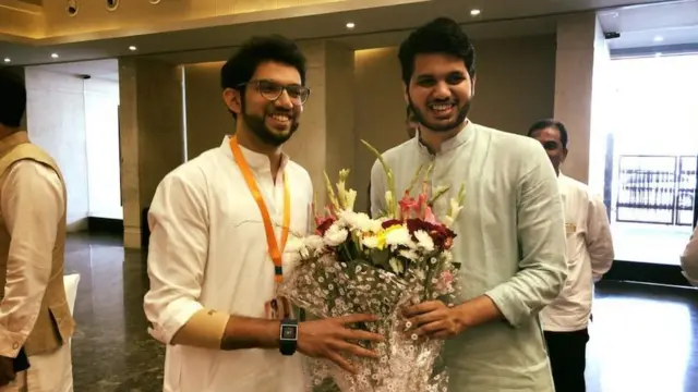 आदित्य ठाकरे आणि वरुण सरदेसाई