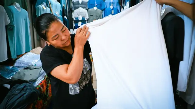 Ак киимйдеги тактар кетпей калган. Аны бекер берсек дагы киши албайт деп отурушат соодагерлер