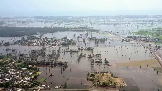 आंध्र प्रदेशातील अमरावती इथे मोंथा चक्रीवादळामुळे आलेला पूर