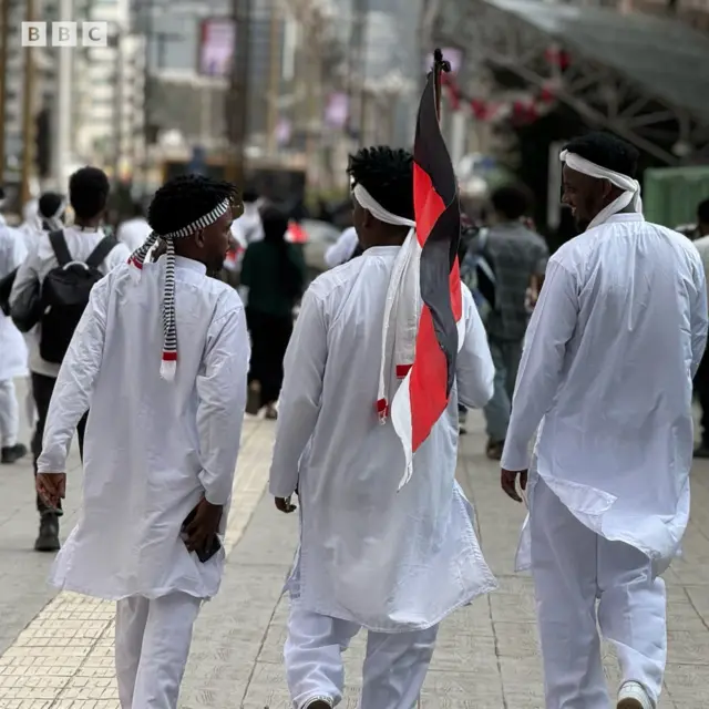 Dargaggoota kabaja Irreecha Hora Finfinnee bara 2025f magaalaatti jala bultiirraa walitti qabama ajiran keessaa.