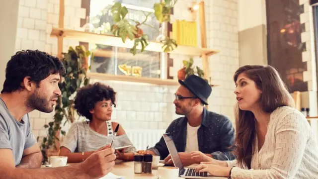 Kafede iş toplantısı