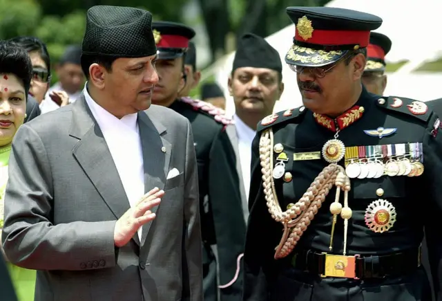 तत्कालीन राजा ज्ञानेन्द्र र प्रधानसेनापति प्यारजङ्ग थापा