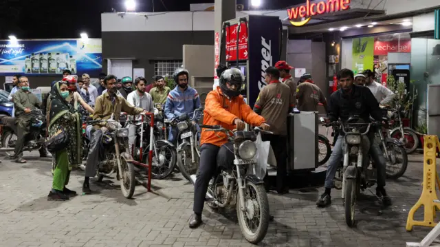 మోటార్ సైకిల్ రైడర్లు