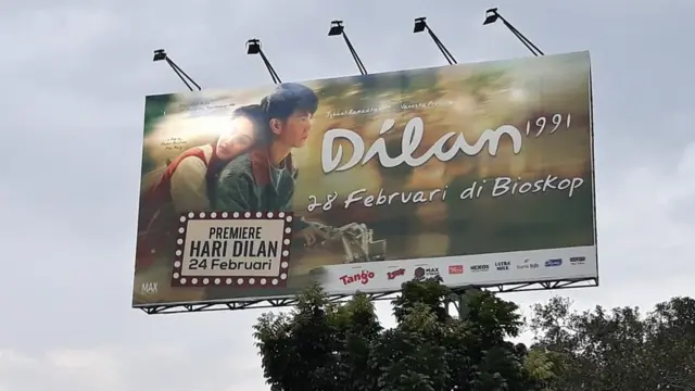 Baliho film Dilan
