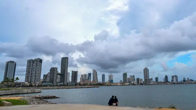 චීන ආයෝජන මත ඉදිකෙරෙන වරාය නගරයේ සිට කොළඹ නගරය දිස්වන ආකාරය
