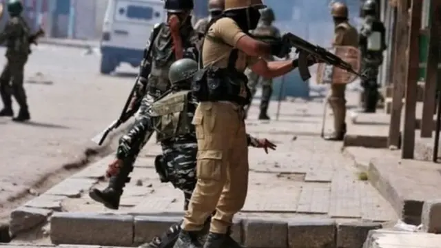 કાશ્મીરમાં સૈનિકો