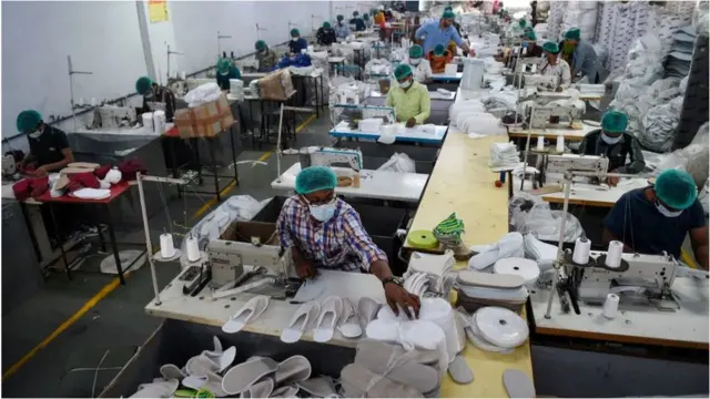 మరో 8 వారాలు లాక్‌డౌన్ కొనసాగితే తయారీ రంగం కుదేలవుతుందని ఆర్థిక నిపుణులు చెబుతున్నారు