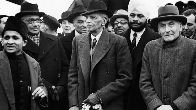 ઝીણા અન્ય નેતાઓ સાથે