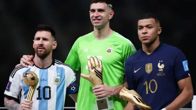 मेस्सी आणि एम्बापे 