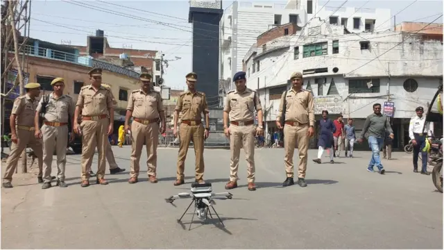 पुलिस ड्रोन कैमरों से भी हिंसा प्रभावित इलाक़ों पर नज़र रख रही है