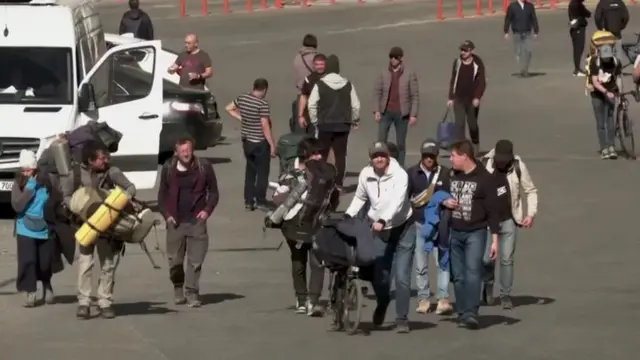 Россияни тўп-тўп тарк этаётган россияликлар