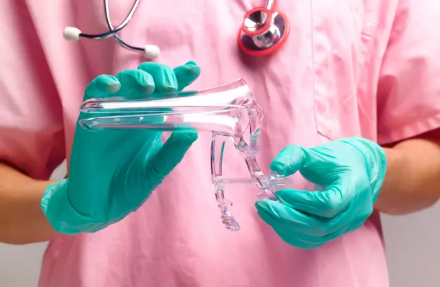 महिला चिकित्सक