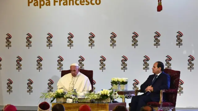 Papa ile Mısır Cumhurbaşkanı Abdülfettah Sisi (sağda)