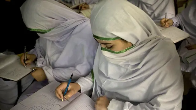 د نجونو ښوونځي