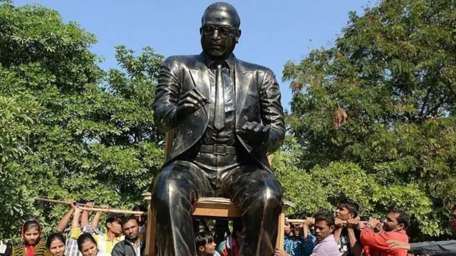 அம்பேத்கருடன் பாஜக