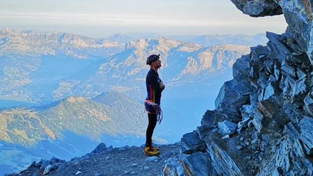 Matthew Disney durante escalada