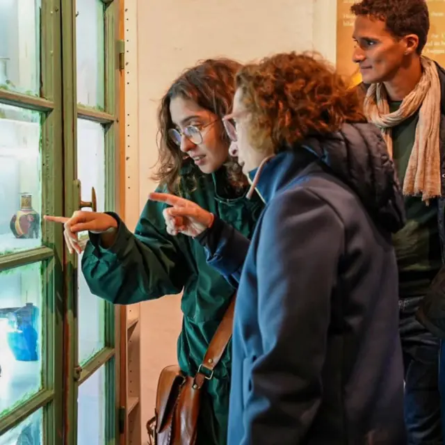 ከብርሌ ጎብኚዎች መካከል 