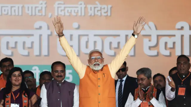 दिल्ली निवडणुकीच्या प्रचारात सहभागी झालेले पंतप्रधान नरेंद्र मोदी आणि भाजपचे इतर नेते.