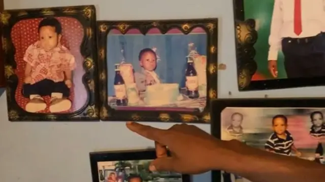 Foto Kelechi(afọ iri na abụọ), Chimdi(afọ iri), ọlụọmachi(afọ asatọ) na Kingsley(afọ atọ) mgbe ha dị obere