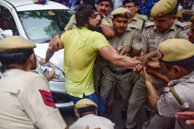 రెజ్లర్ల ఆందోళన 