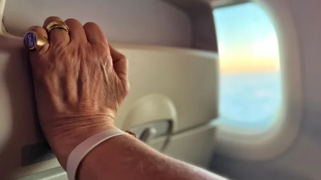 Penelitian terhadap individu dengan amigdala yang rusak menunjukkan bahwa tidak semua rasa takut itu sama—respons kita terhadap ancaman eksternal yang dirasakan adalah bagian dari naluri bertahan hidup kita