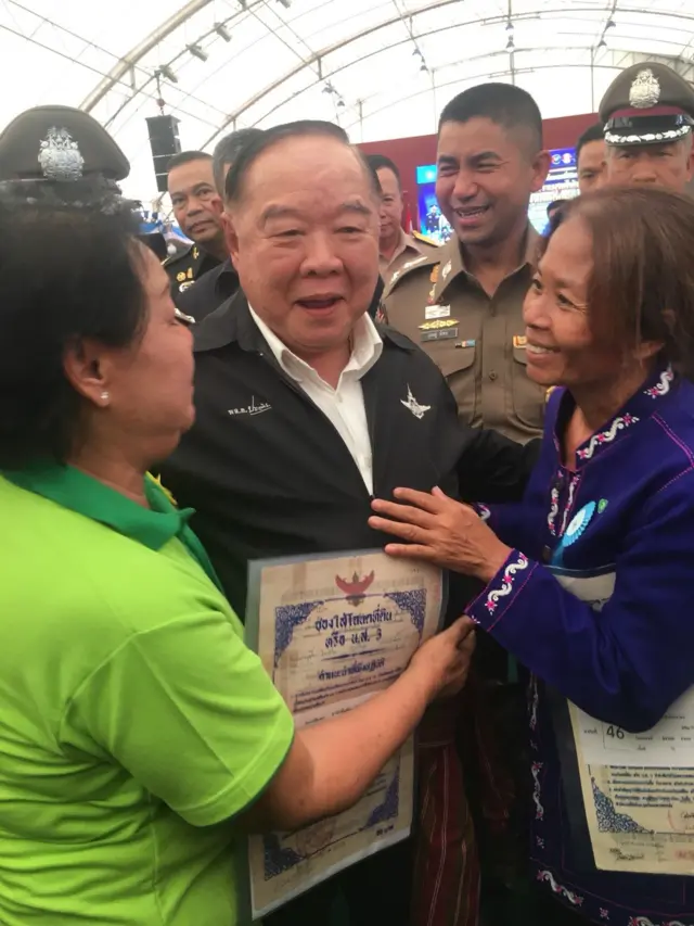 พล.อ ประวิตร