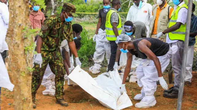 Kenya'daki bir kıyamet günü tarikatı ile bağlantılı yüzlerce ceset bulundu