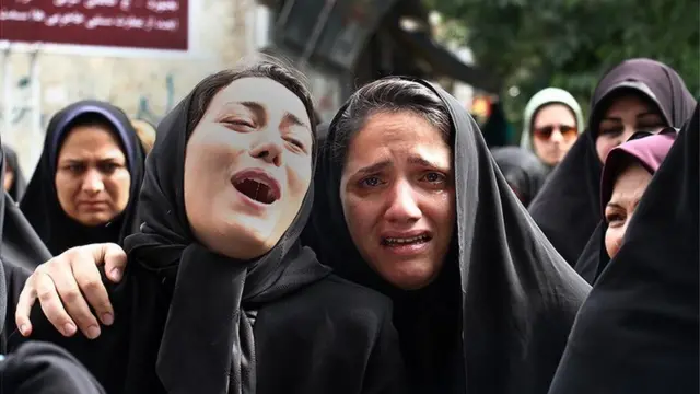 تشییع جنازه دو نفر از قربانیان در بجنورد