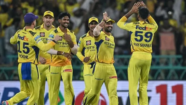 త్రిపాఠికి సహచరుల అభినందన