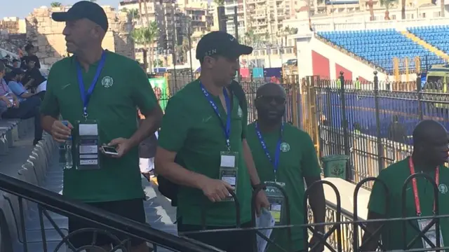 Ndị ha na Gernot Rohr na-arụkọ