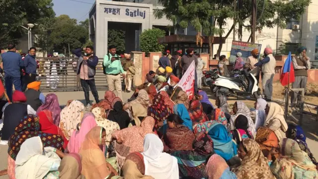 ਜ਼ਾਹਰਾ ਕਰ ਰਹੀਆਂ ਜਥੇਬੰਦੀਆਂ ਨੇ ਇੱਕ ਐਕਸ਼ਨ ਕਮੇਟੀ ਬਣਾ ਲਈ ਹੈ।