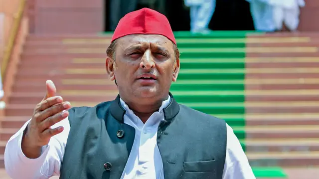 अखिलेश यादव