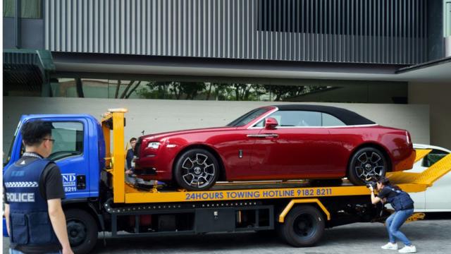 A Rolls-Royce Dawn vehicle seized by police at a residence of Su Jiafeng, one of the suspects in the S$2.8 billion money-laundering case, in Singapore, on Wednesday, Oct.25,2023.