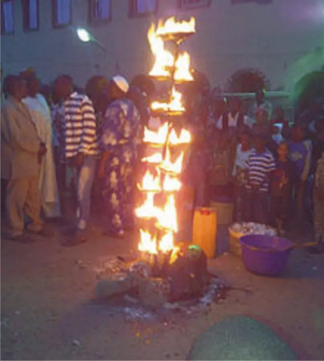 Itan abalaye sọ pe atupa oloju-mẹrindinlogun naa ti pe ẹgbẹta ọdun laye