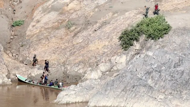 ริมแม่น้ำสาละวินฝั่งเมียนมา